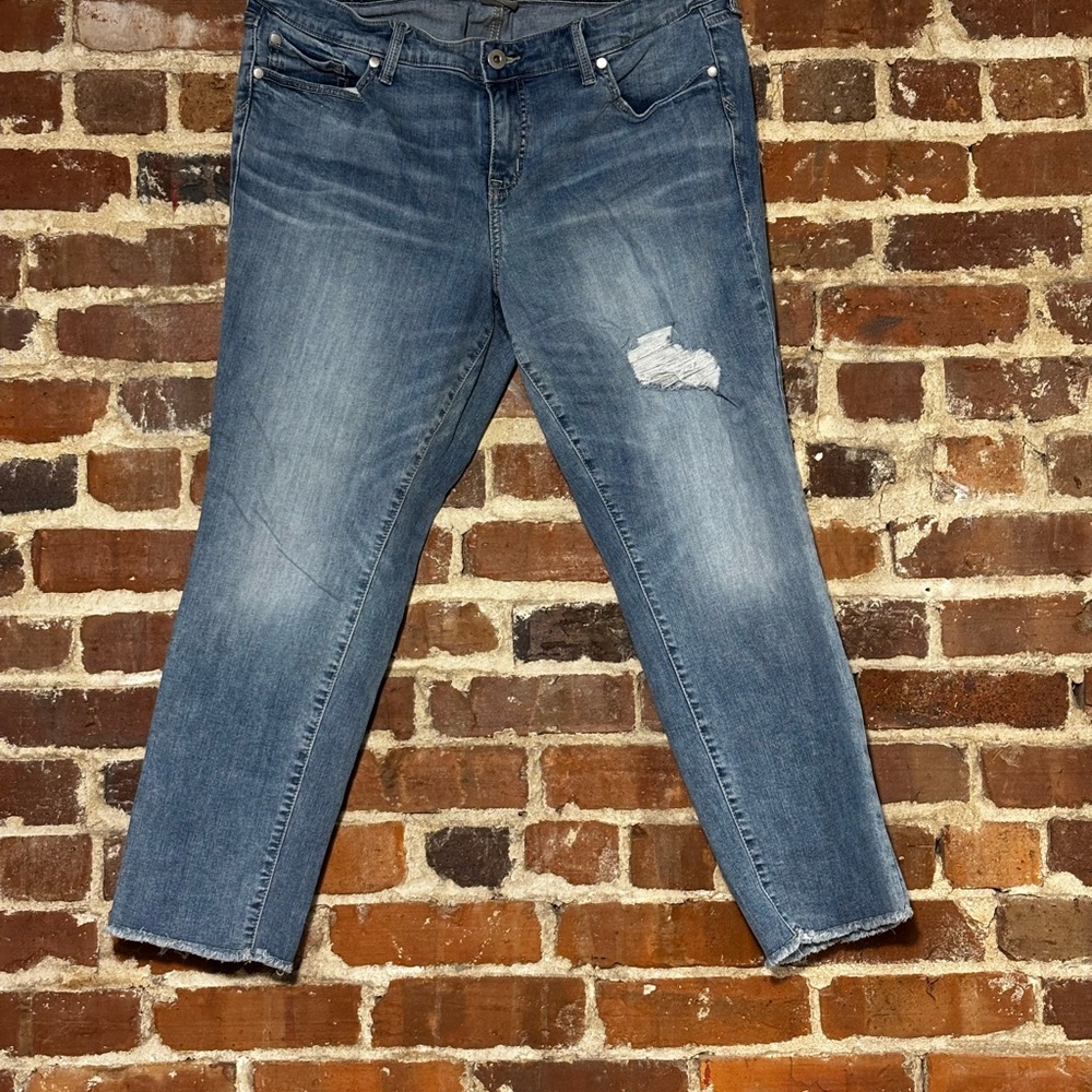 torrid Mid-Blue Distressed Cropped Jeans